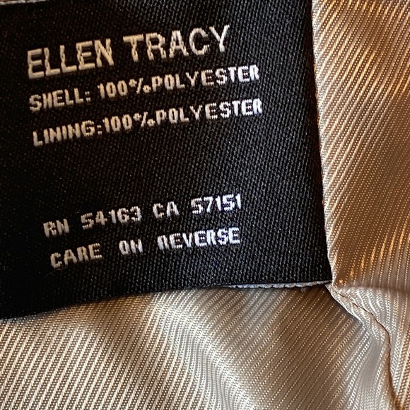 Ellen Tracy light trench coat w/ detachable hood, Excellent Condition, - Picture 13 of 16